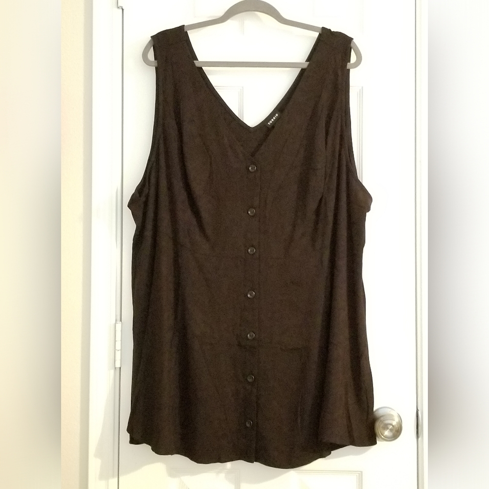 Sleeveless button down black blouse